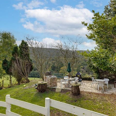 Family Country Cottage With A Private Valley View Скарбъро Екстериор снимка