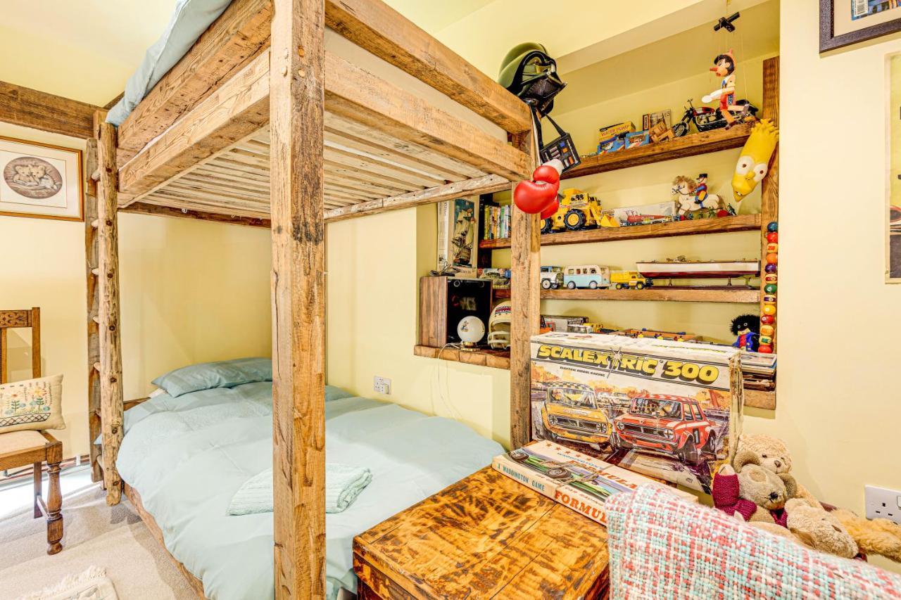 Family Country Cottage With A Private Valley View Скарбъро Екстериор снимка