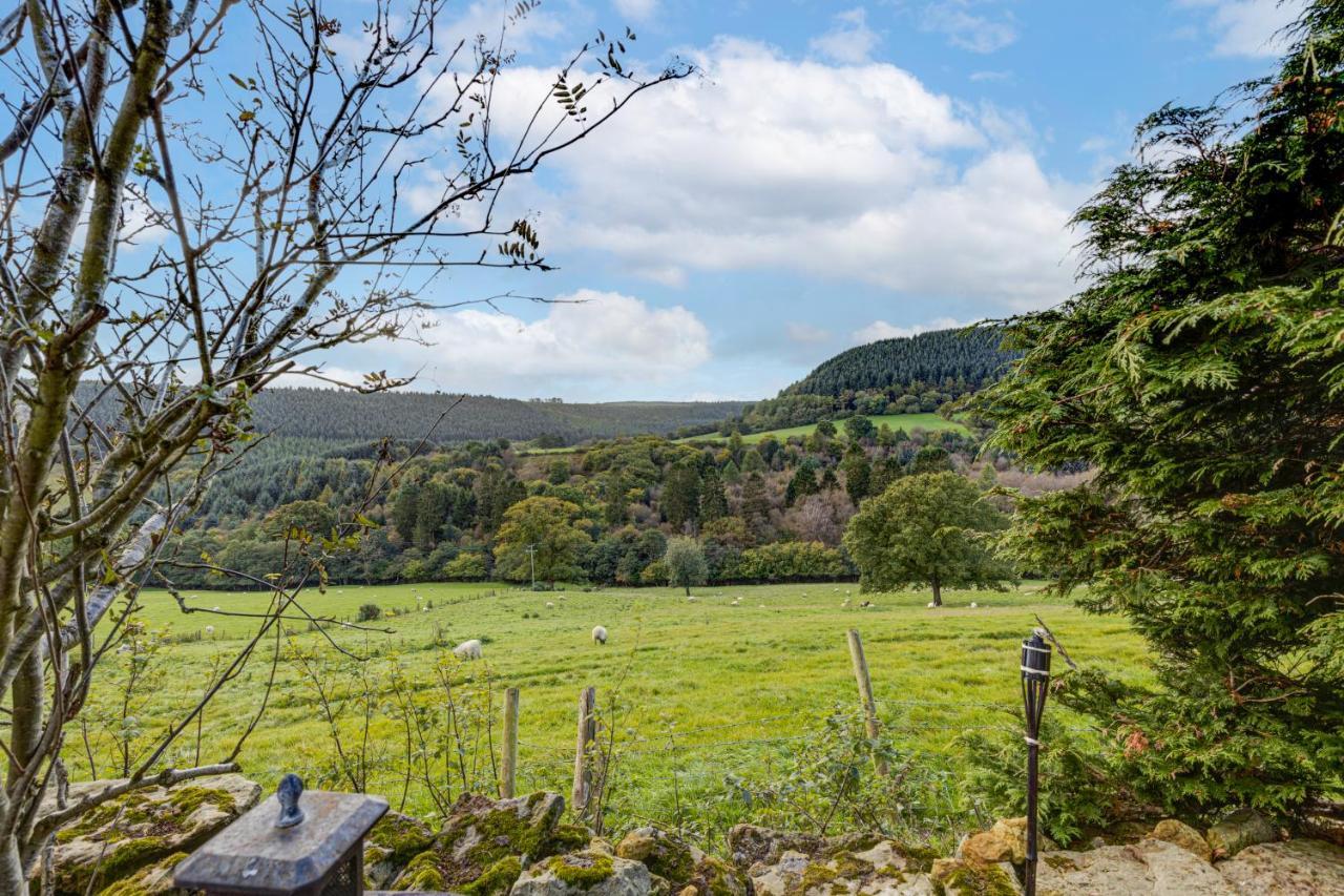 Family Country Cottage With A Private Valley View Скарбъро Екстериор снимка